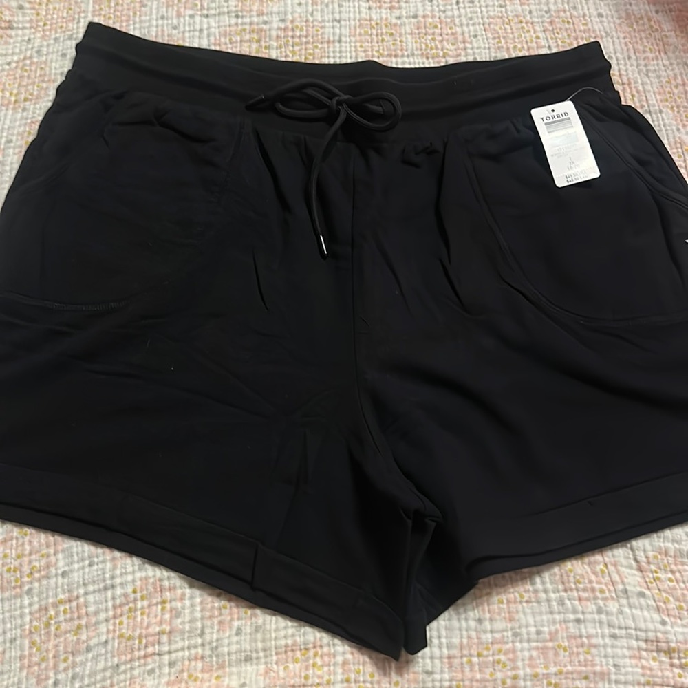 TORRID PLUS SIZE FRENCH TERRY CUFF SHORTS: BLACK: NWT: SZ 2